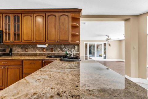 House in Plantation, Florida 4 bedrooms, 361.02 sq.m. № 2086913 - photo 14