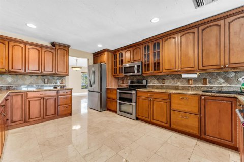 House in Plantation, Florida 4 bedrooms, 361.02 sq.m. № 2086913 - photo 9
