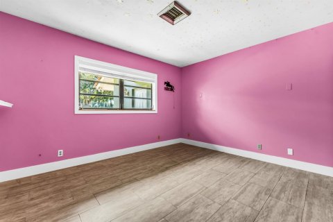 House in Plantation, Florida 4 bedrooms, 361.02 sq.m. № 2086913 - photo 19