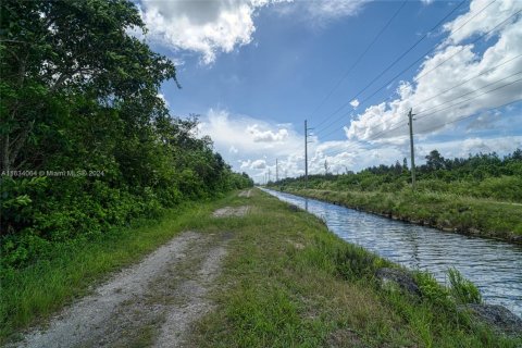 Commercial property in Miami, Florida № 1726634 - photo 11