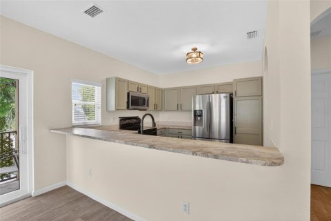 Adosado en venta en Brandon, Florida, 3 dormitorios, 126.16 m2 № 2196574 - foto 5