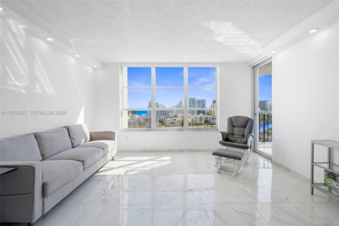 Condominio en venta en Miami Beach, Florida, 1 dormitorio, 76.18 m2 № 2090581 - foto 2