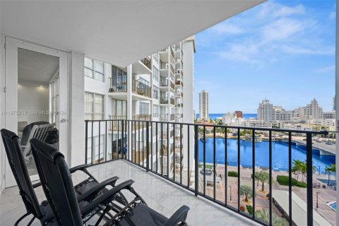 Condominio en venta en Miami Beach, Florida, 1 dormitorio, 76.18 m2 № 2090581 - foto 16