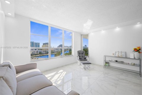 Condominio en venta en Miami Beach, Florida, 1 dormitorio, 76.18 m2 № 2090581 - foto 4