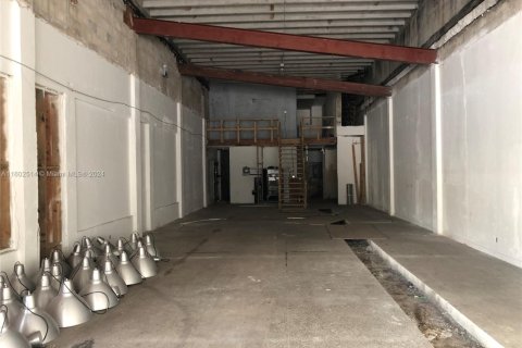 Shop in Hollywood, Florida № 1221308