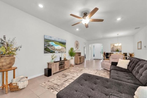 House in Wimauma, Florida 3 bedrooms, 171.31 sq.m. № 1835741 - photo 11