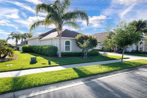 House in New Smyrna Beach, Florida 3 bedrooms, 178.19 sq.m. № 2223566 - photo 4