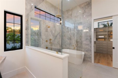 House in Sarasota, Florida 4 bedrooms, 455.78 sq.m. № 2093262 - photo 11