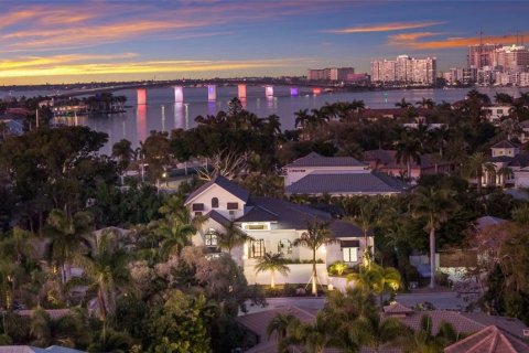 House in Sarasota, Florida 4 bedrooms, 455.78 sq.m. № 2093262 - photo 3