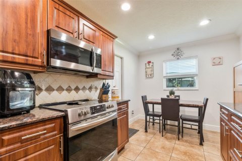 Villa ou maison à vendre à Plantation, Floride: 3 chambres, 129.88 m2 № 2268563 - photo 16