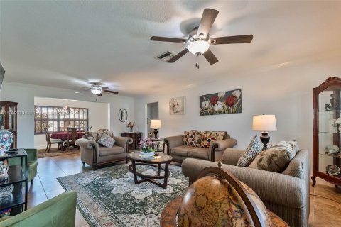 Villa ou maison à vendre à Plantation, Floride: 3 chambres, 129.88 m2 № 2268563 - photo 4