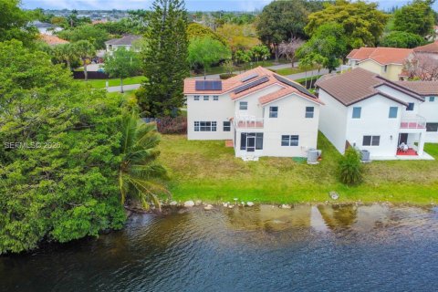 Villa ou maison à Miami, Floride 4 chambres, 198.16 m2 № 2032663