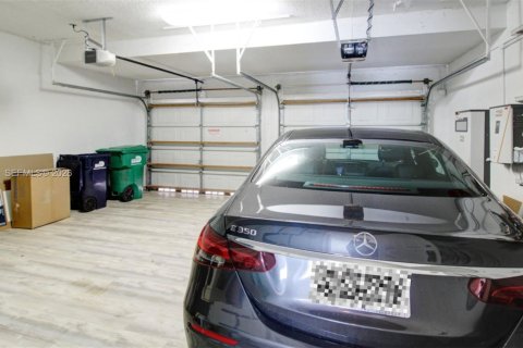 Villa ou maison à vendre à Miami, Floride: 4 chambres, 198.16 m2 № 2032663 - photo 29