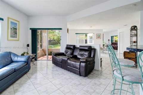 Villa ou maison à vendre à Miami, Floride: 4 chambres, 198.16 m2 № 2032663 - photo 13