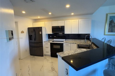 Villa ou maison à vendre à Miami, Floride: 4 chambres, 198.16 m2 № 2032663 - photo 16