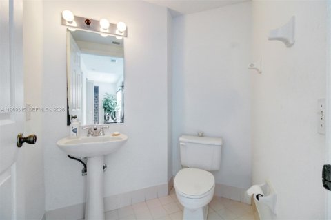 Villa ou maison à vendre à Miami, Floride: 4 chambres, 198.16 m2 № 2032663 - photo 10