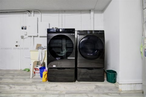 Villa ou maison à vendre à Miami, Floride: 4 chambres, 198.16 m2 № 2032663 - photo 30