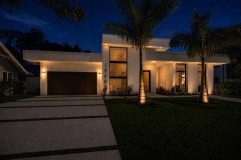House in Bradenton, Florida 4 bedrooms, 252.69 sq.m. № 2200085 - photo 2