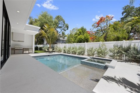 House in Bradenton, Florida 4 bedrooms, 252.69 sq.m. № 2200085 - photo 6