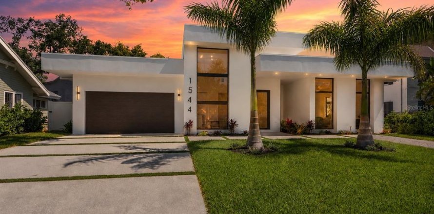 House in Bradenton, Florida 4 bedrooms, 252.69 sq.m. № 2200085