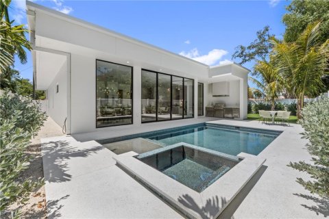 House in Bradenton, Florida 4 bedrooms, 252.69 sq.m. № 2200085 - photo 8