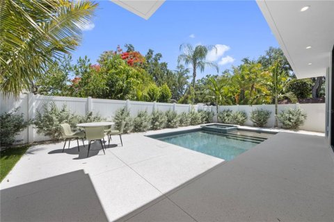 House in Bradenton, Florida 4 bedrooms, 252.69 sq.m. № 2200085 - photo 5