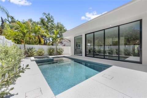 House in Bradenton, Florida 4 bedrooms, 252.69 sq.m. № 2200085 - photo 9