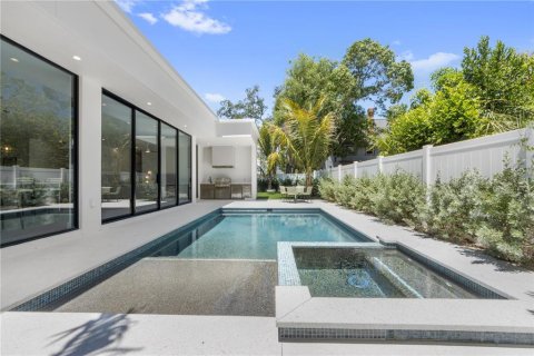 House in Bradenton, Florida 4 bedrooms, 252.69 sq.m. № 2200085 - photo 7
