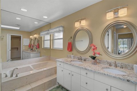 Villa ou maison à vendre à Sarasota, Floride: 3 chambres, 241.08 m2 № 2391678 - photo 15