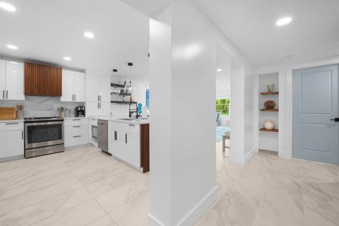 Condo in Longboat Key, Florida, 2 bedrooms  № 1834993 - photo 9