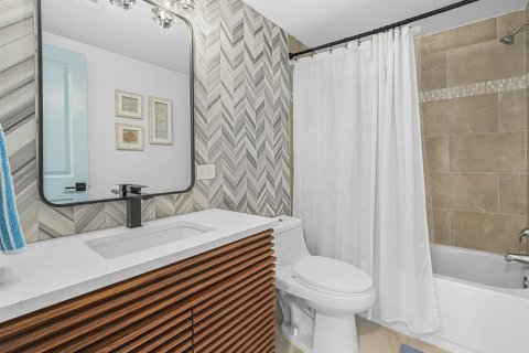 Condo in Longboat Key, Florida, 2 bedrooms  № 1834993 - photo 30