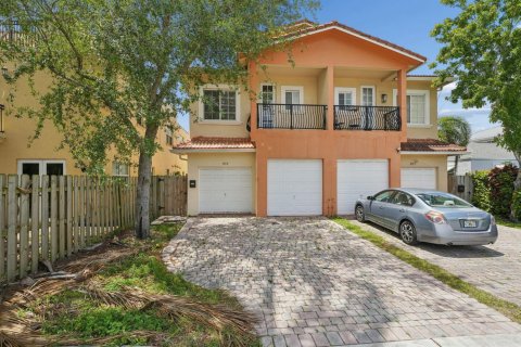 Townhouse in Fort Lauderdale, Florida 4 bedrooms, 281.87 sq.m. № 2147214