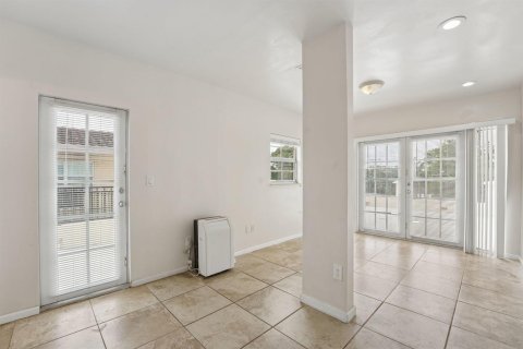 Adosado en venta en Fort Lauderdale, Florida, 4 dormitorios, 281.87 m2 № 2147214 - foto 28