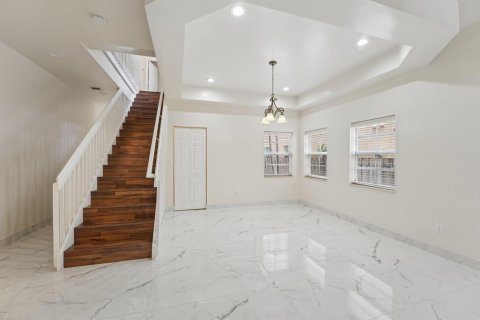 Adosado en venta en Fort Lauderdale, Florida, 4 dormitorios, 281.87 m2 № 2147214 - foto 10