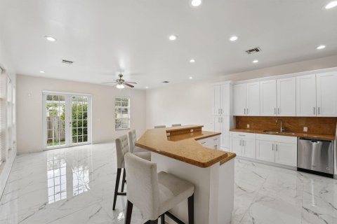Adosado en venta en Fort Lauderdale, Florida, 4 dormitorios, 281.87 m2 № 2147214 - foto 5