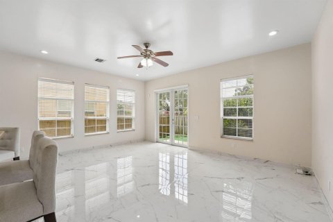 Adosado en venta en Fort Lauderdale, Florida, 4 dormitorios, 281.87 m2 № 2147214 - foto 2