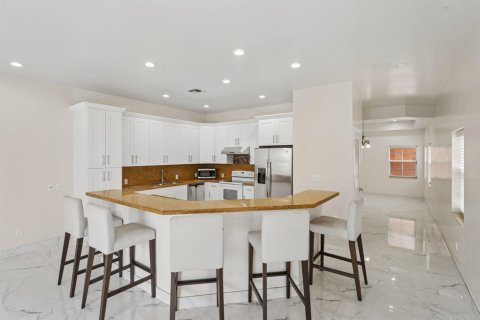 Adosado en venta en Fort Lauderdale, Florida, 4 dormitorios, 281.87 m2 № 2147214 - foto 13