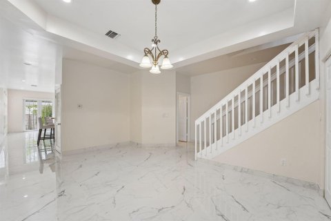 Adosado en venta en Fort Lauderdale, Florida, 4 dormitorios, 281.87 m2 № 2147214 - foto 4