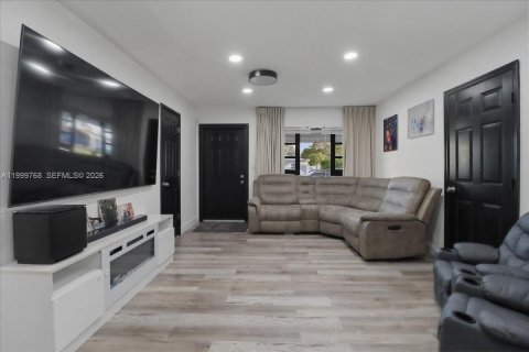 Villa ou maison à louer à Hollywood, Floride: 3 chambres, 131.92 m2 № 2091301 - photo 17
