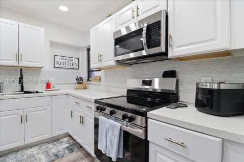 Villa ou maison à louer à Hollywood, Floride: 3 chambres, 131.92 m2 № 2091301 - photo 6
