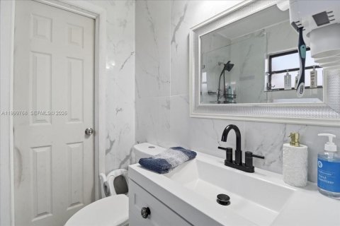 Villa ou maison à louer à Hollywood, Floride: 3 chambres, 131.92 m2 № 2091301 - photo 24