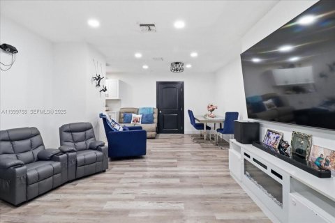 Villa ou maison à louer à Hollywood, Floride: 3 chambres, 131.92 m2 № 2091301 - photo 12