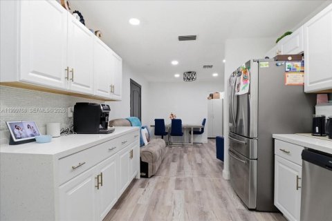 Villa ou maison à louer à Hollywood, Floride: 3 chambres, 131.92 m2 № 2091301 - photo 4