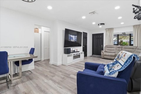 Villa ou maison à louer à Hollywood, Floride: 3 chambres, 131.92 m2 № 2091301 - photo 15