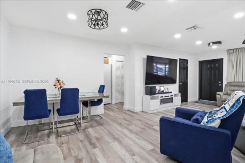Villa ou maison à louer à Hollywood, Floride: 3 chambres, 131.92 m2 № 2091301 - photo 11