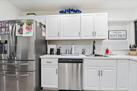 Villa ou maison à louer à Hollywood, Floride: 3 chambres, 131.92 m2 № 2091301 - photo 8