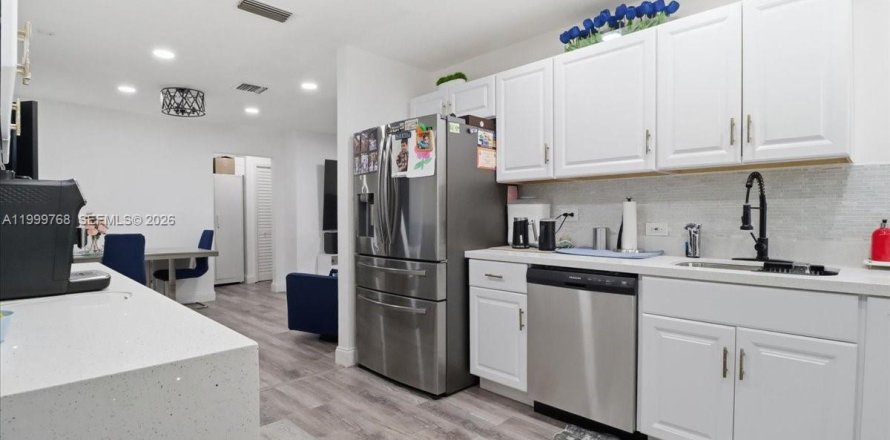 Villa ou maison à Hollywood, Floride 3 chambres, 131.92 m2 № 2091301