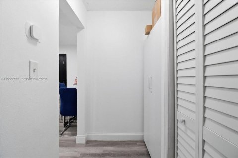 Villa ou maison à louer à Hollywood, Floride: 3 chambres, 131.92 m2 № 2091301 - photo 25