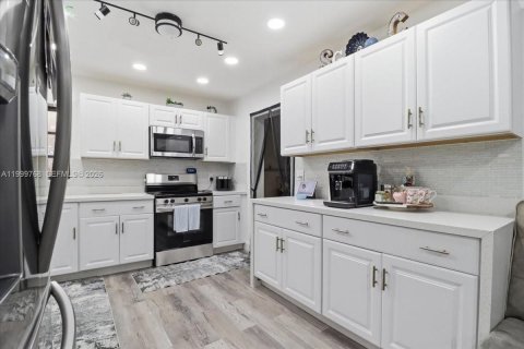 Villa ou maison à louer à Hollywood, Floride: 3 chambres, 131.92 m2 № 2091301 - photo 3