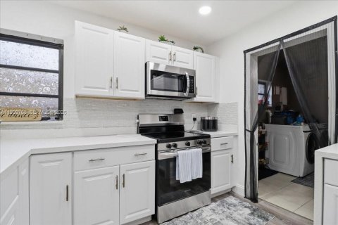 Villa ou maison à louer à Hollywood, Floride: 3 chambres, 131.92 m2 № 2091301 - photo 5
